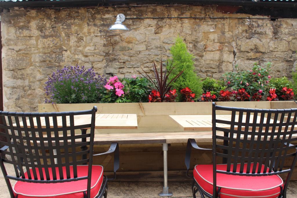 The Woodstock Arms Hotel Bagian luar foto